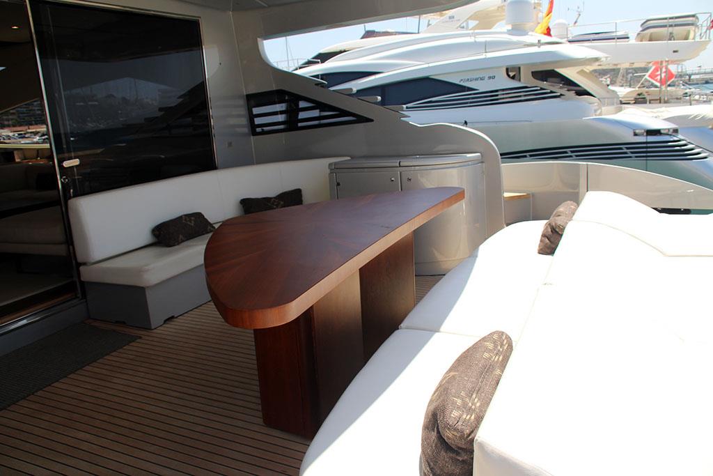 2009 PERSHING 90' 